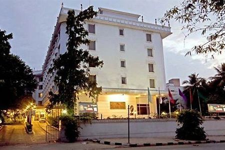 The Capitol Hotel Bangalore Exterior photo